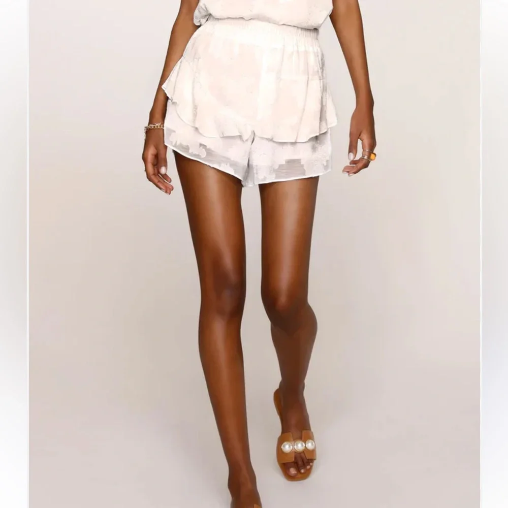 🟠NWT HEARTLOOM Rebecca Sheer Lined Floral Ruffle Skort in Ivory